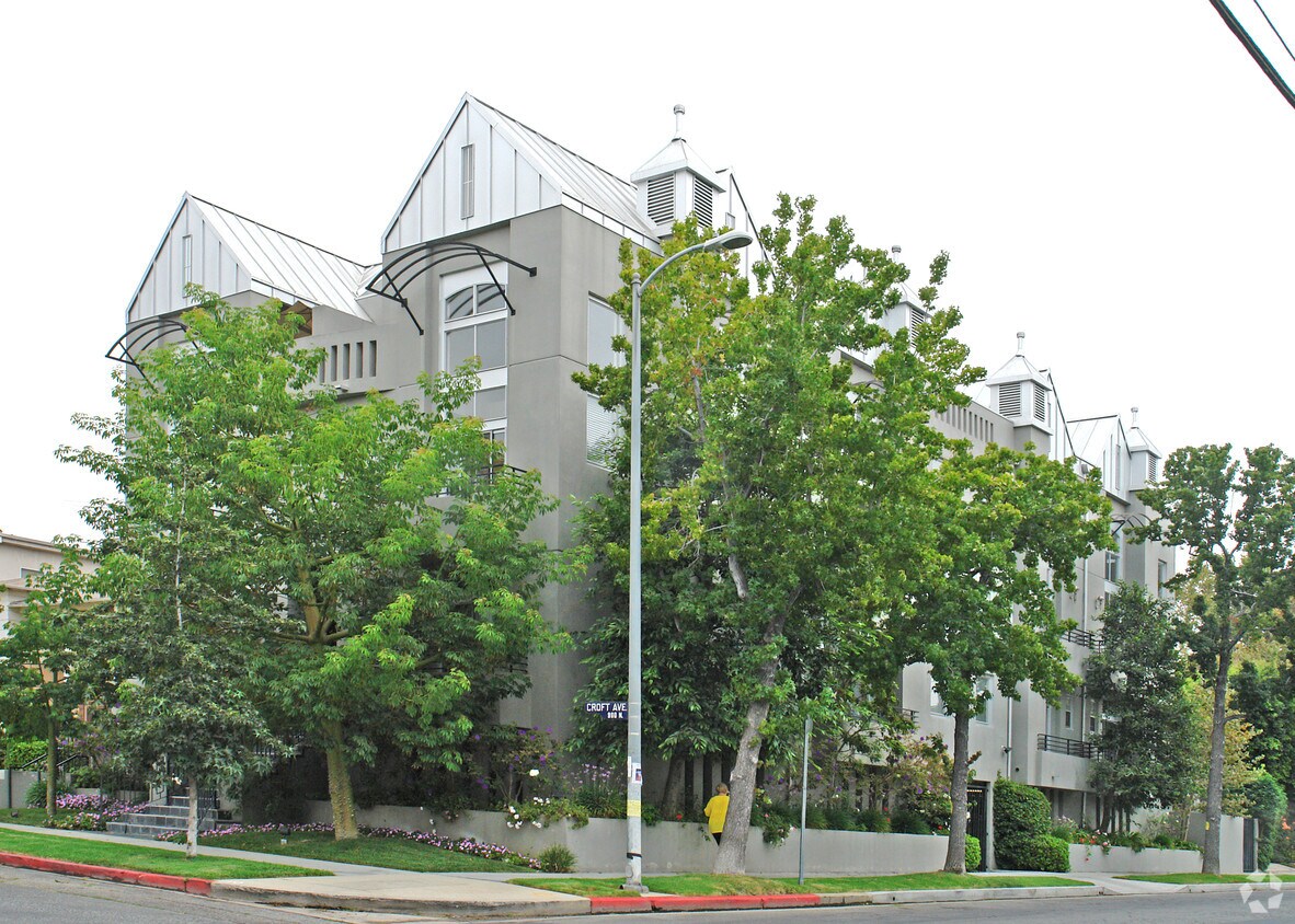Primary Photo - 900 N Croft Ave