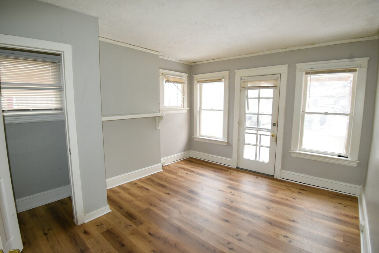 Primary Photo - 924 East 150th Street, Unit 3 (UP Right)