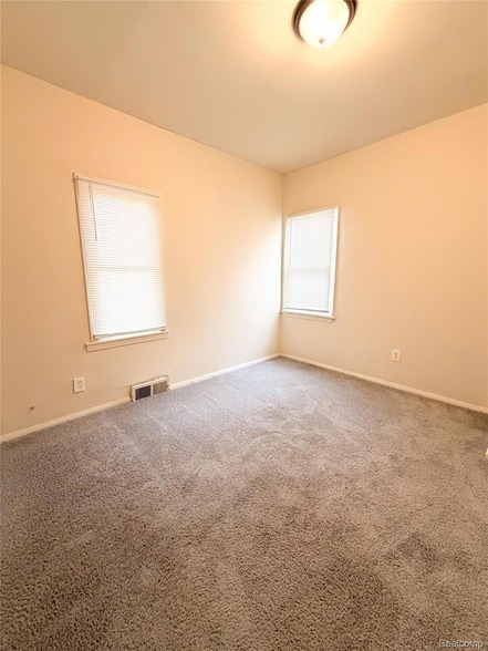 Foto del edificio - 19457 Evergreen Rd