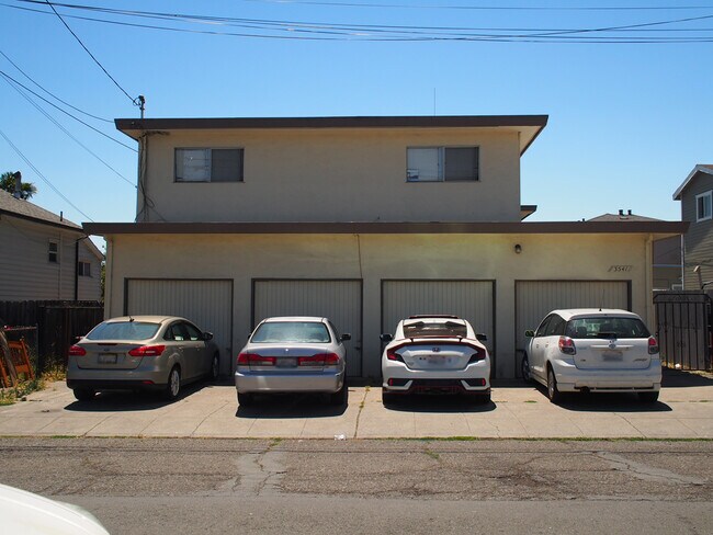 Building Photo - 3541 Davis St