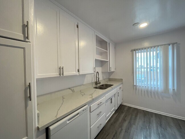 Interior Photo - 7044 Lanewood Ave