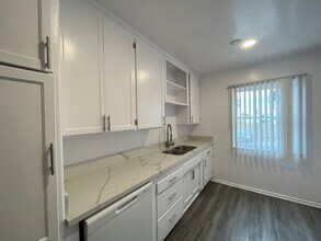 Interior Photo - 7044 Lanewood Ave