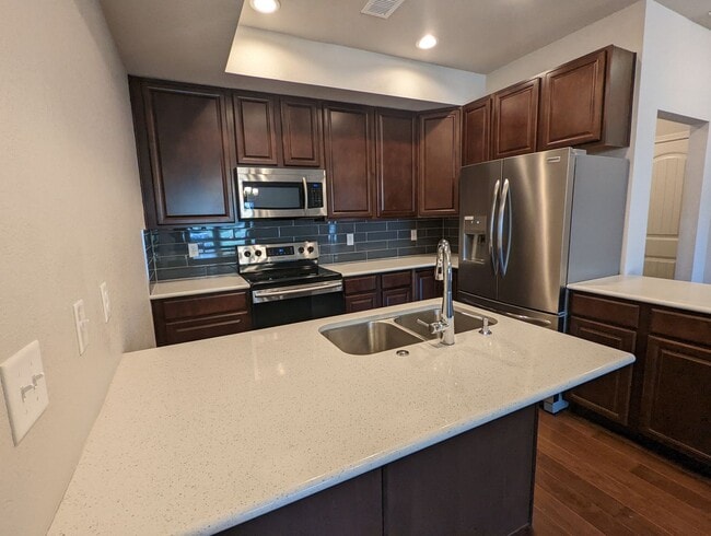 Building Photo - Beautiful Newer Townhome