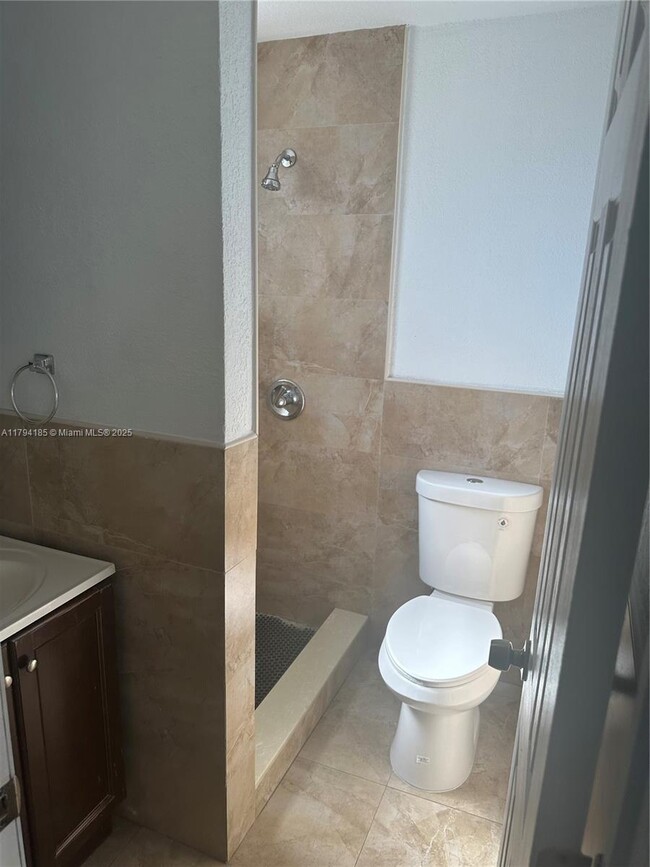 Foto del edificio - 2250 NW 103rd St