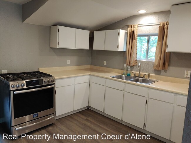 Foto del edificio - 3 br, 1 bath House - 1706 E Front St.