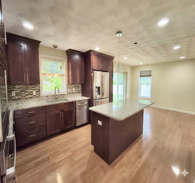 Building Photo - ****Johnston/Boulder Hill Estates – Gorgeous Single Family - $3,995****