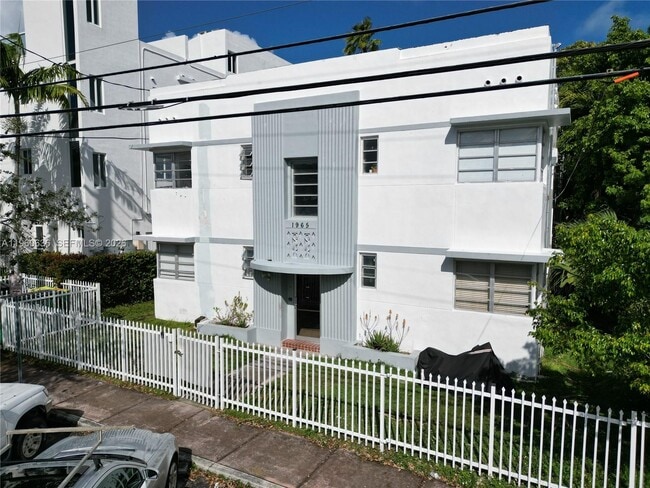 Building Photo - 1965 Calais Dr