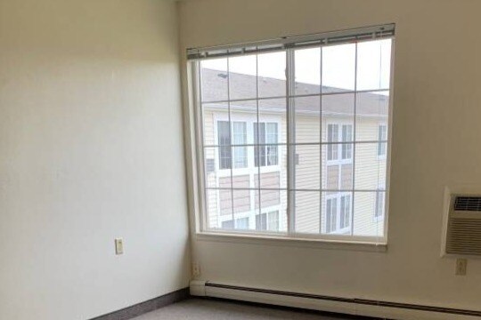 ¡Mucha luz! - Pineview Apartments (55 and older community)