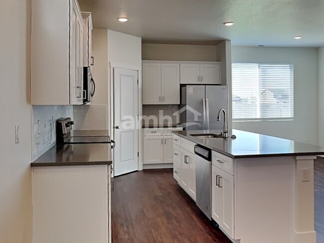 Building Photo - 9357 W Clancey Court