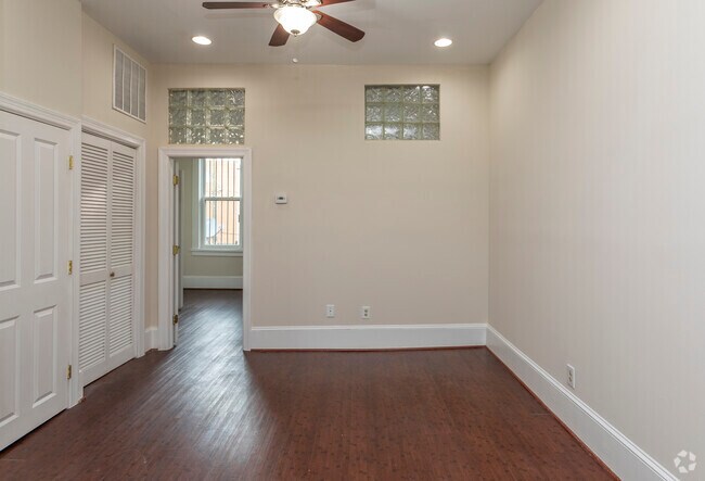 2HAB, 1BA - 1,000 ft² - 1709 Saint Paul