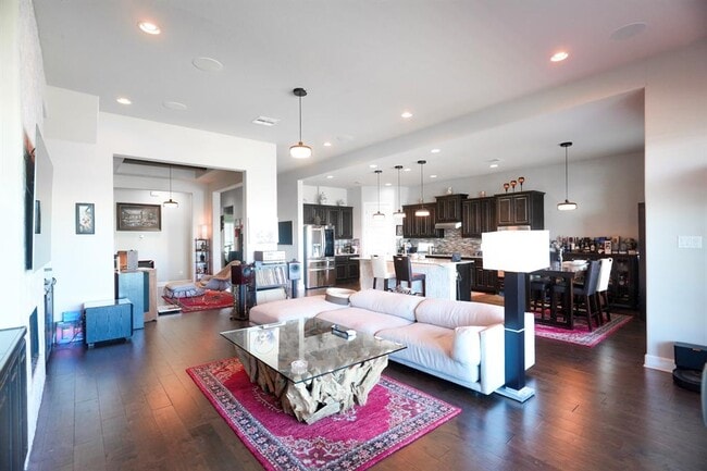 Foto del edificio - 2943 San Milan Pass