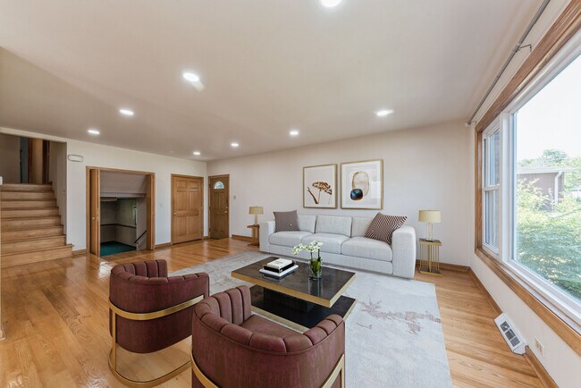 Foto del edificio - 921 S Brockway St