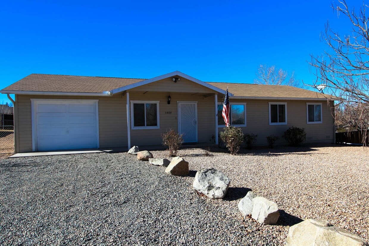 Foto principal - Prescott Valley Four Bedroom Home