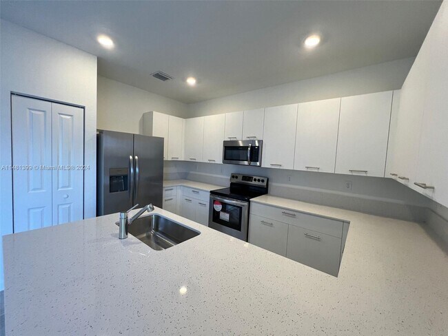 Foto del edificio - 2383 NW 122nd Ter