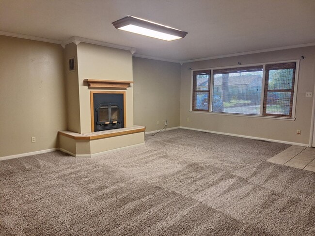 Building Photo - 2217 W 5th Ave