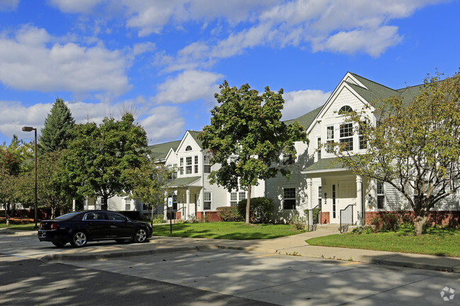 Primary Photo - Crystal Lake Apartments