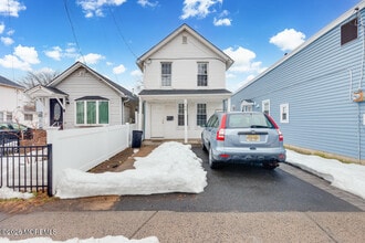 Building Photo - 148 Main St