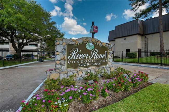 Foto del edificio - 3015 Walnut Bend Ln