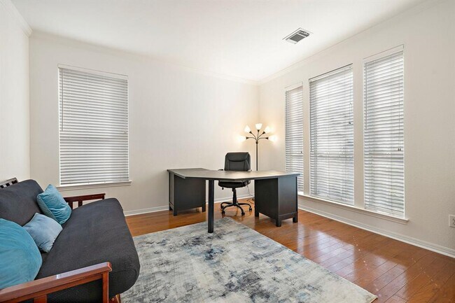 Building Photo - 13039 Scofield Farms Dr