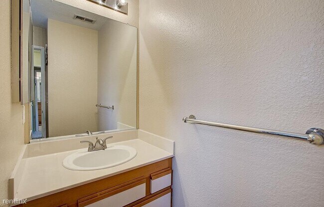 Foto del edificio - 2 br, 2 bath Condo - 260 Flint Court 4