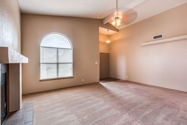 Foto del edificio - Prestigious Northeast Rental Home w/ Refri...