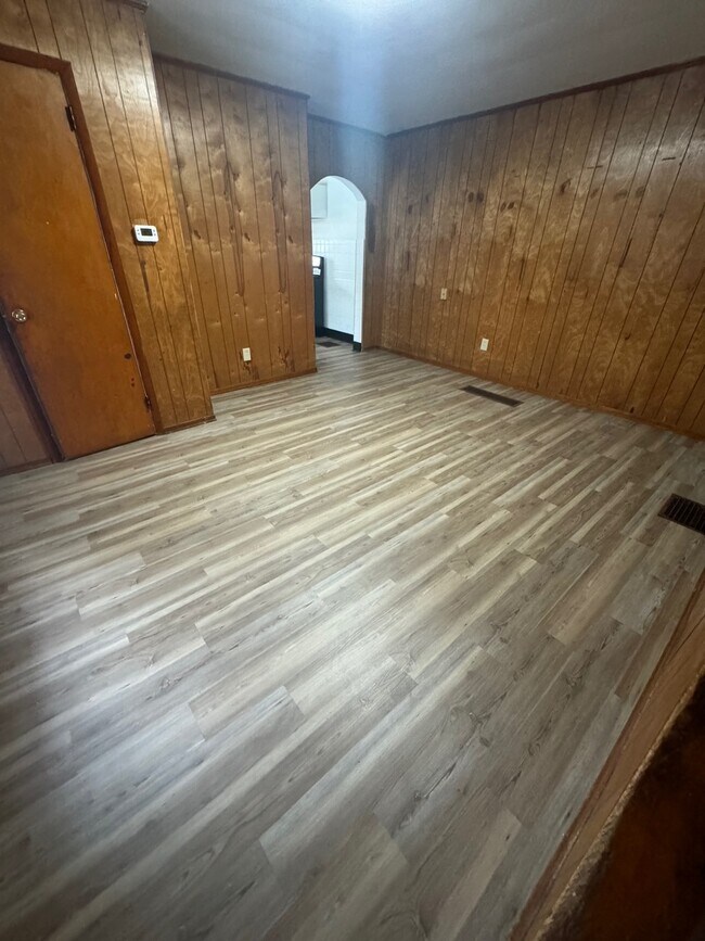 Building Photo - 142 Watkins Ave