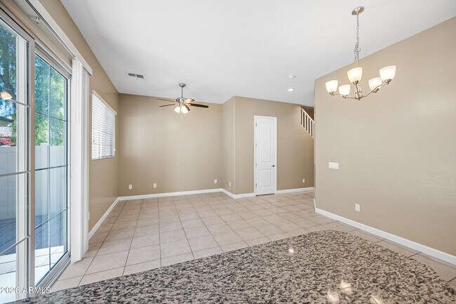 Foto del edificio - 1367 S Country Club Dr