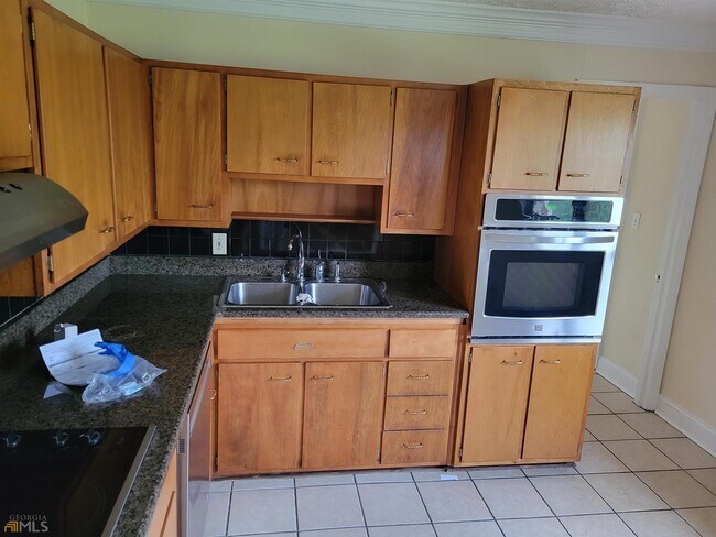 Building Photo - 1691 Milledge Ave Ext