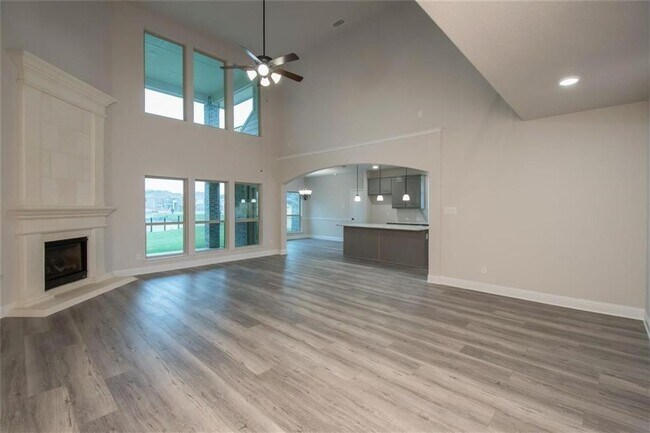 Building Photo - 2627 Linda Vista Dr
