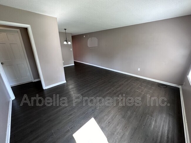 Foto del edificio - 315 Redstone Dr