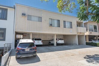 Building Photo - 607 Flores St