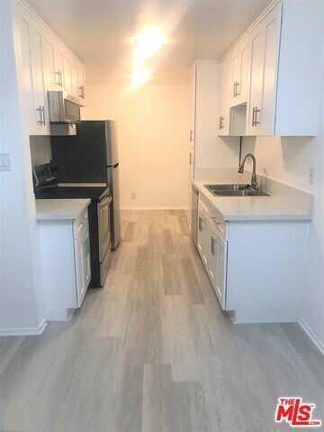 Building Photo - 2035 Dracena Dr