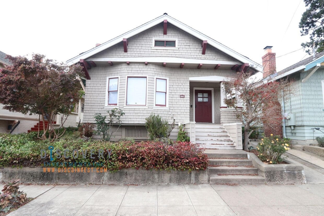 Primary Photo - Lower Rockridge Bungalow with Enclosed Yard