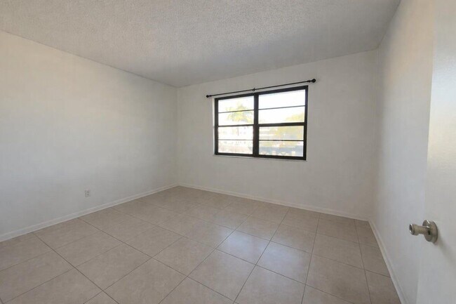Foto del edificio - 9440 SW 8th St