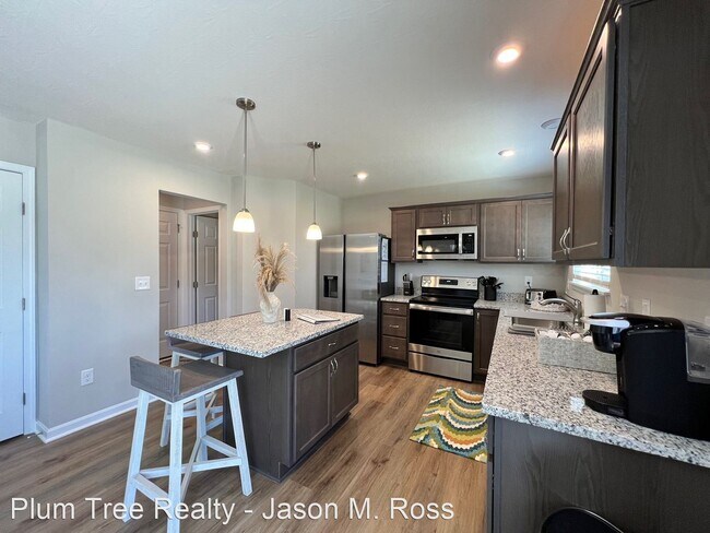 Building Photo - 4 br, 2.5 bath House - 7876 Ellington Court
