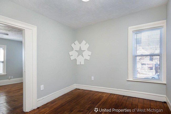 Foto del edificio - 1328 Broadway Ave NW