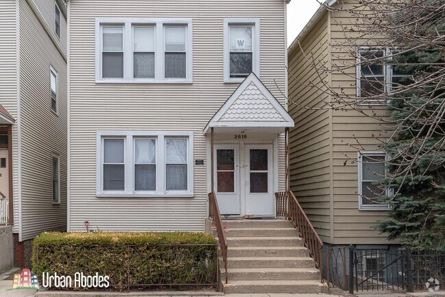 Building Photo - 2616 N Marshfield Ave