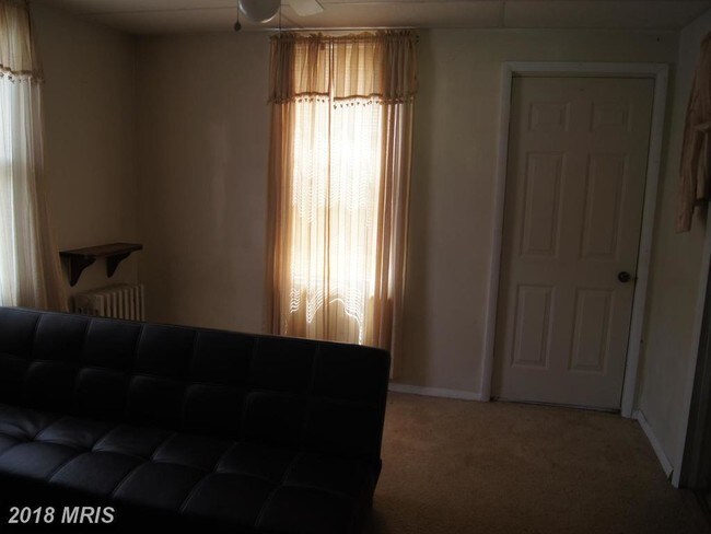 Building Photo - bedroom in Waynesboro PA 17268