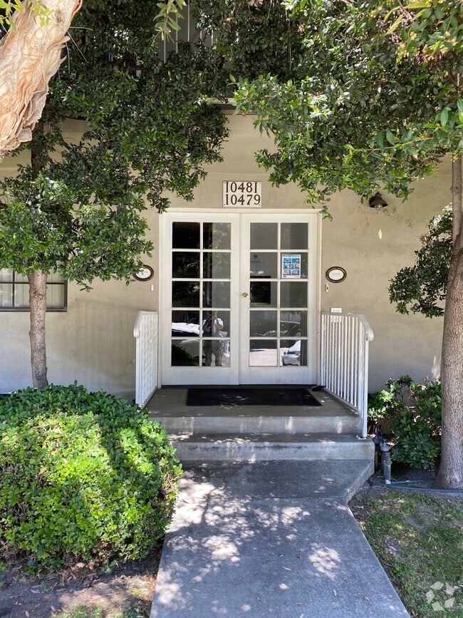 Building Photo - 10481 Riverside Dr