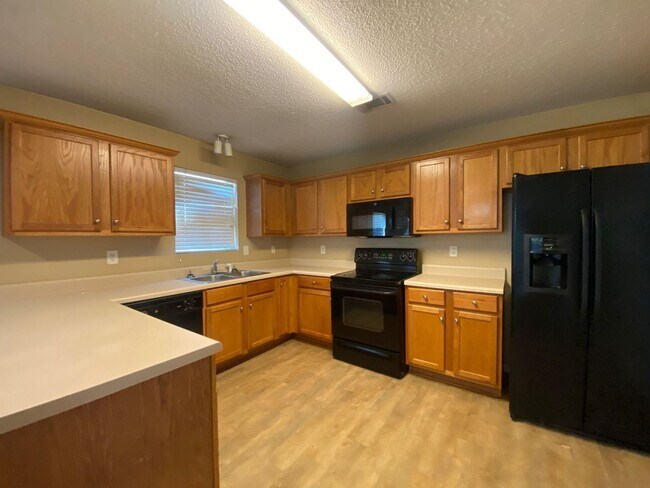Building Photo - BRIDGEWATER HOME! PRE-LEASING FOR AUGUST 2...