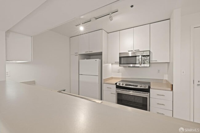 Building Photo - 300 3rd St