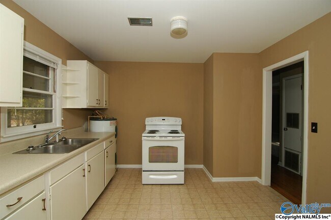 Foto del edificio - 4110 Broyles Ave SW