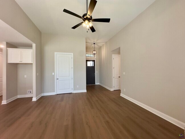 Foto del edificio - 111 Meyers Lake Dr