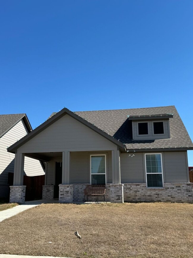 Building Photo - 688 The Cottages Dr