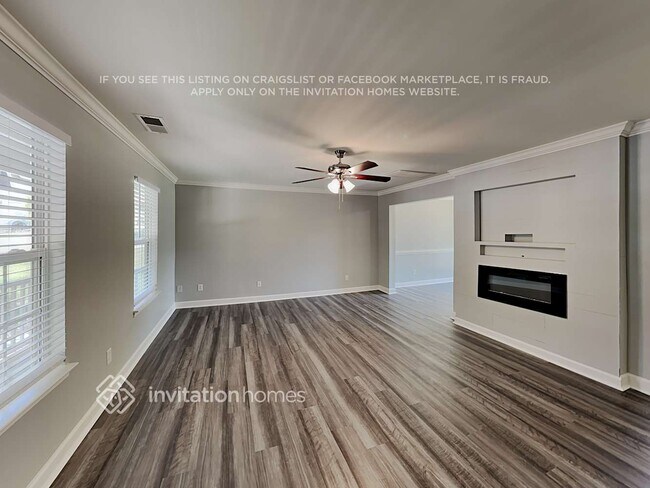 Building Photo - 410 Queens Dr SW