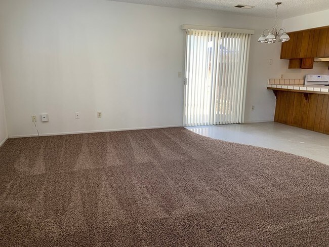 Foto del edificio - Newly remodeled Tulare apartment available!