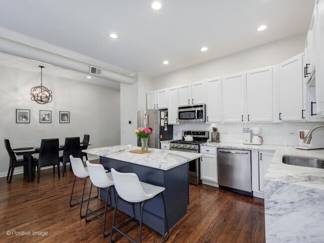 Foto del edificio - 463 N Green St