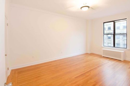 Foto del edificio - 685 W End Ave