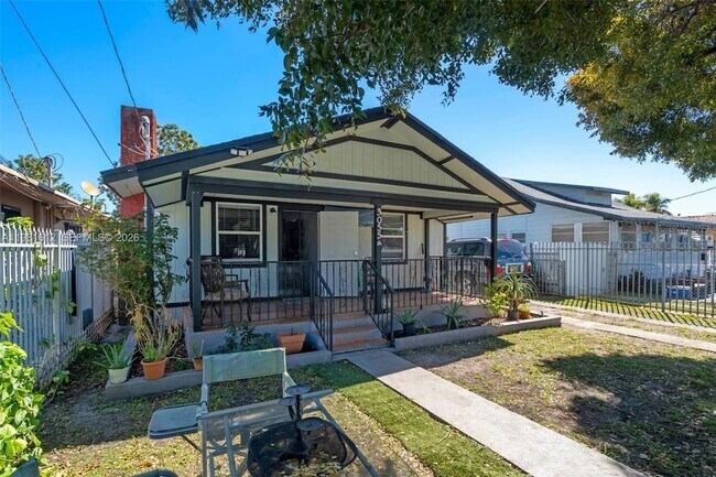 Foto del edificio - 3055 NW 23rd Ave