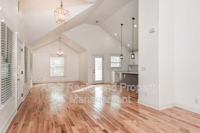 Photo - 2215 Lang Dr SW House